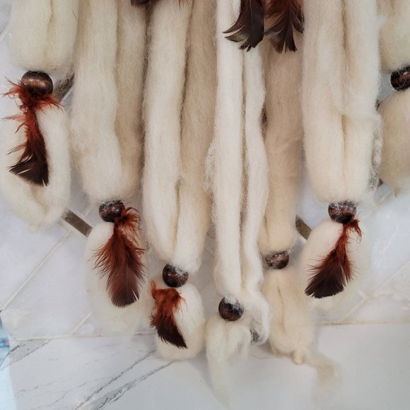 Vintage wool Native American Handmade Dream Catcher with feathers and wood beads - Picture 5 of 7